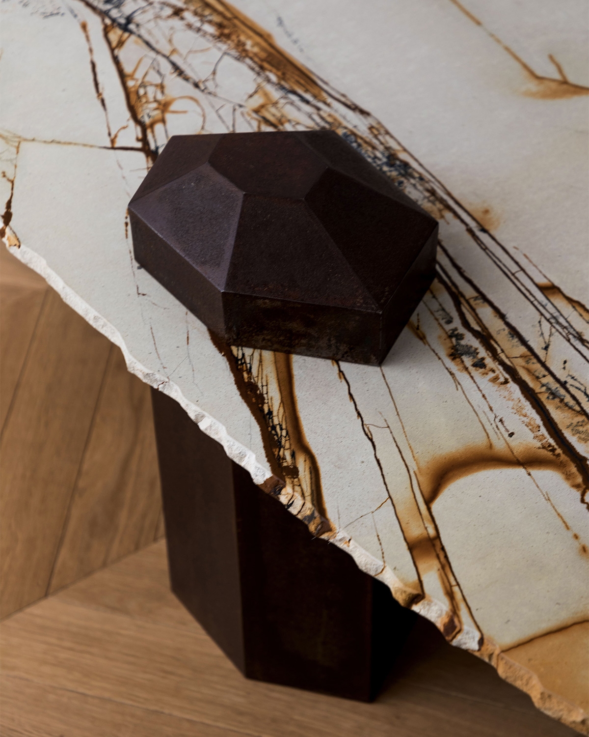 Oxyde by Hector Charreton, made of Steel and Quartzite, Quartzite version, picture 3