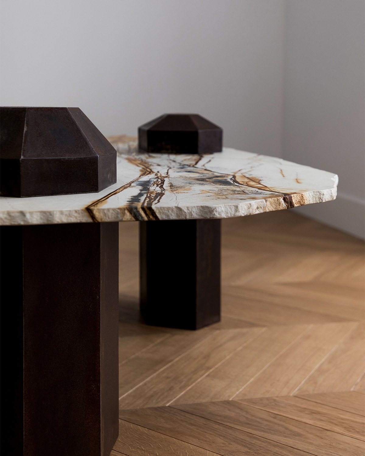 Oxyde by Hector Charreton, made of Steel and Quartzite, Quartzite version, picture 4