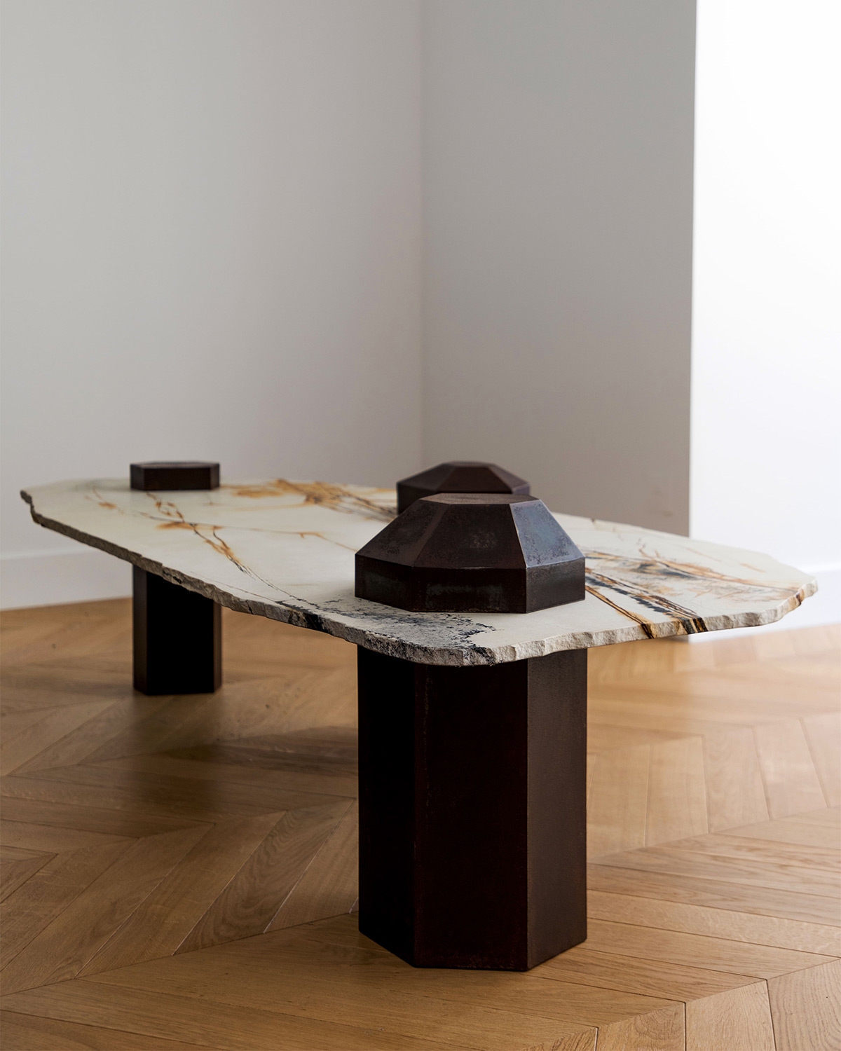Oxyde by Hector Charreton, made of Steel and Quartzite, Quartzite version, picture 1