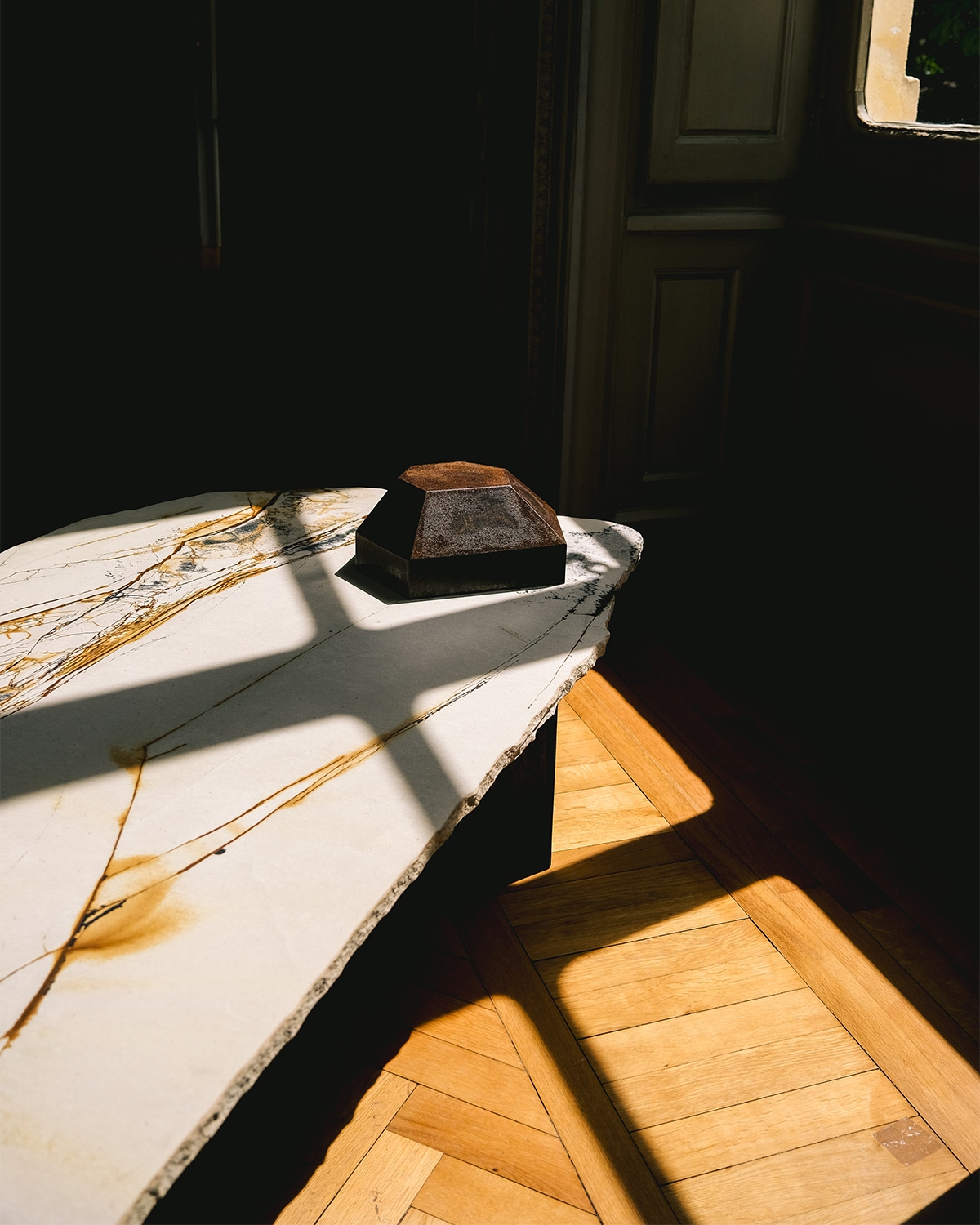 Oxyde by Hector Charreton, made of Steel and Quartzite, Quartzite version, picture 6