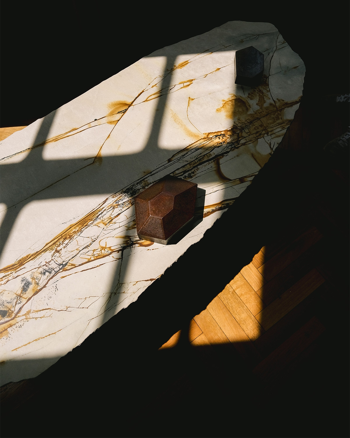Oxyde by Hector Charreton, made of Steel and Quartzite, Quartzite version, picture 5