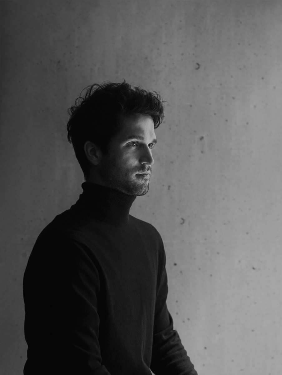 Piotr Dabrowa x Monde Singulier