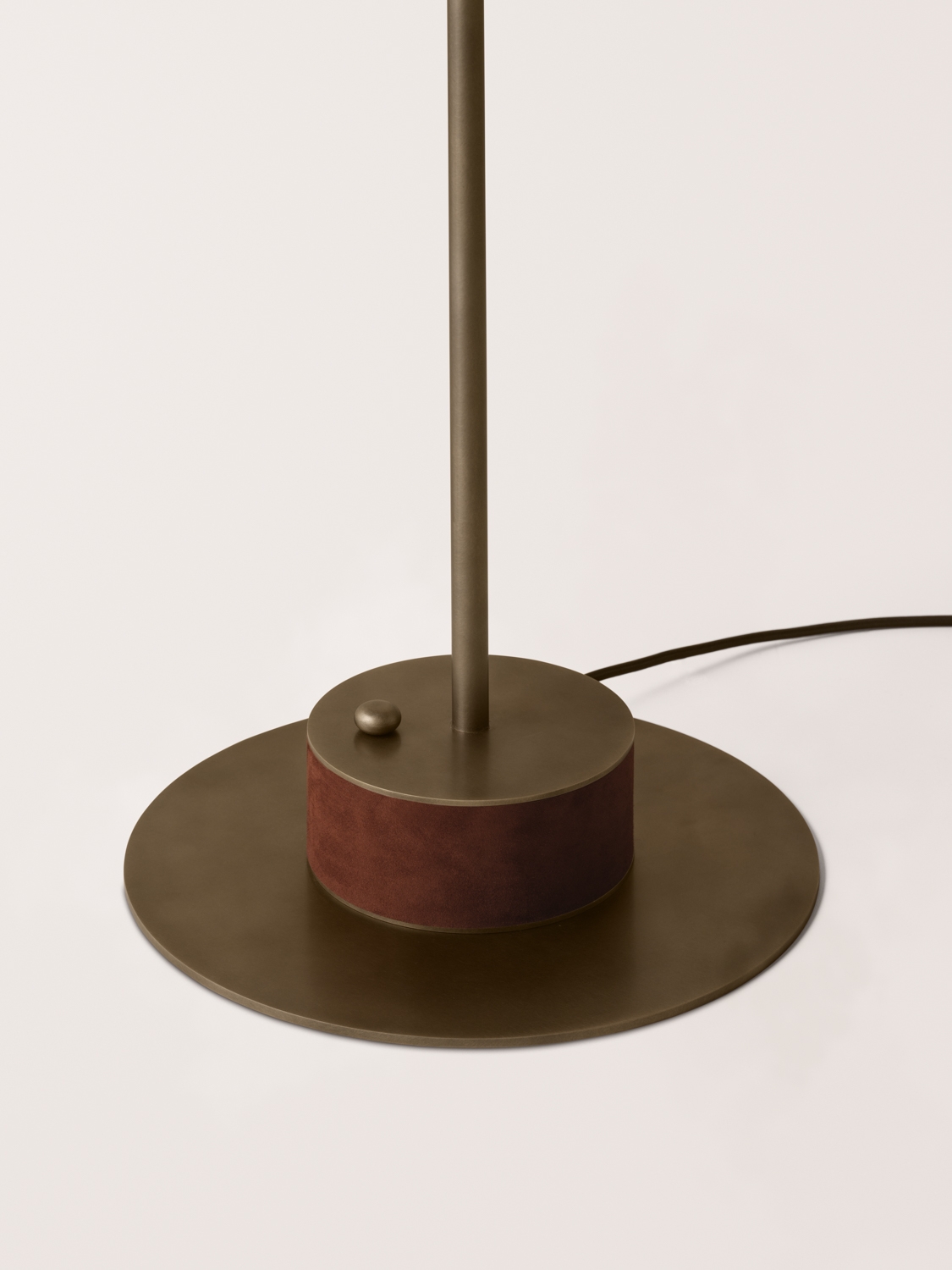 Rib Floor Lamp Ellipse, Konekt Collection, Konekt 06