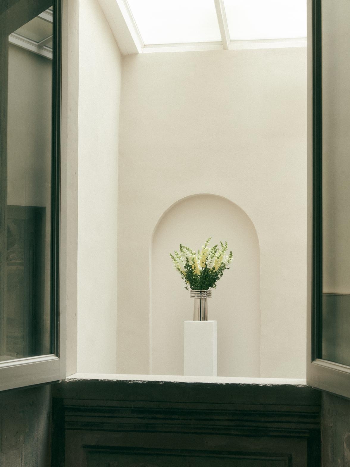 Fountain Vase 03, Louise Roe Collection, Louise Roe 03