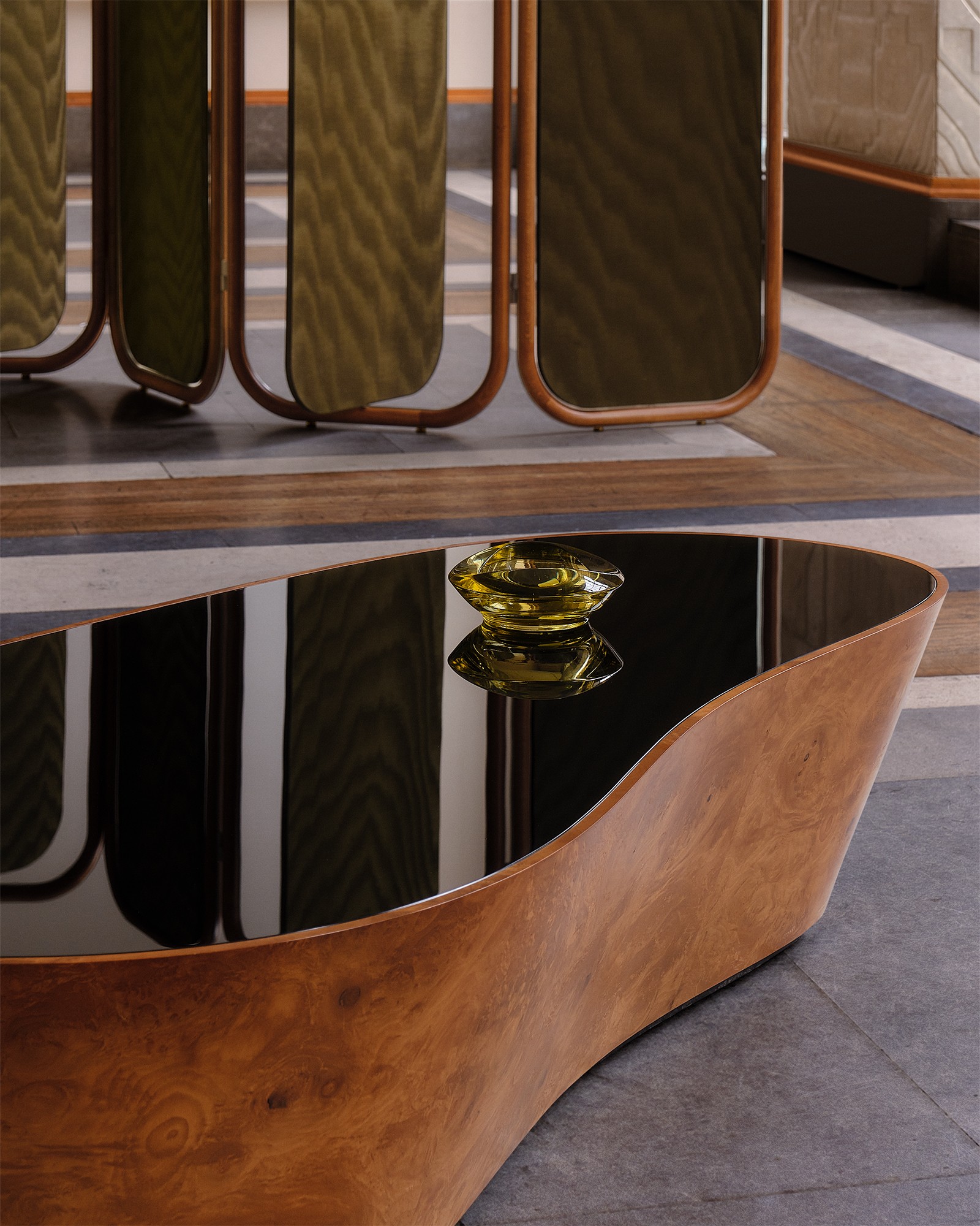 Mise En Scène by Tatjana von Stein, made of Lacquered Glass and Wood , Walnut Burlwood version, picture 4