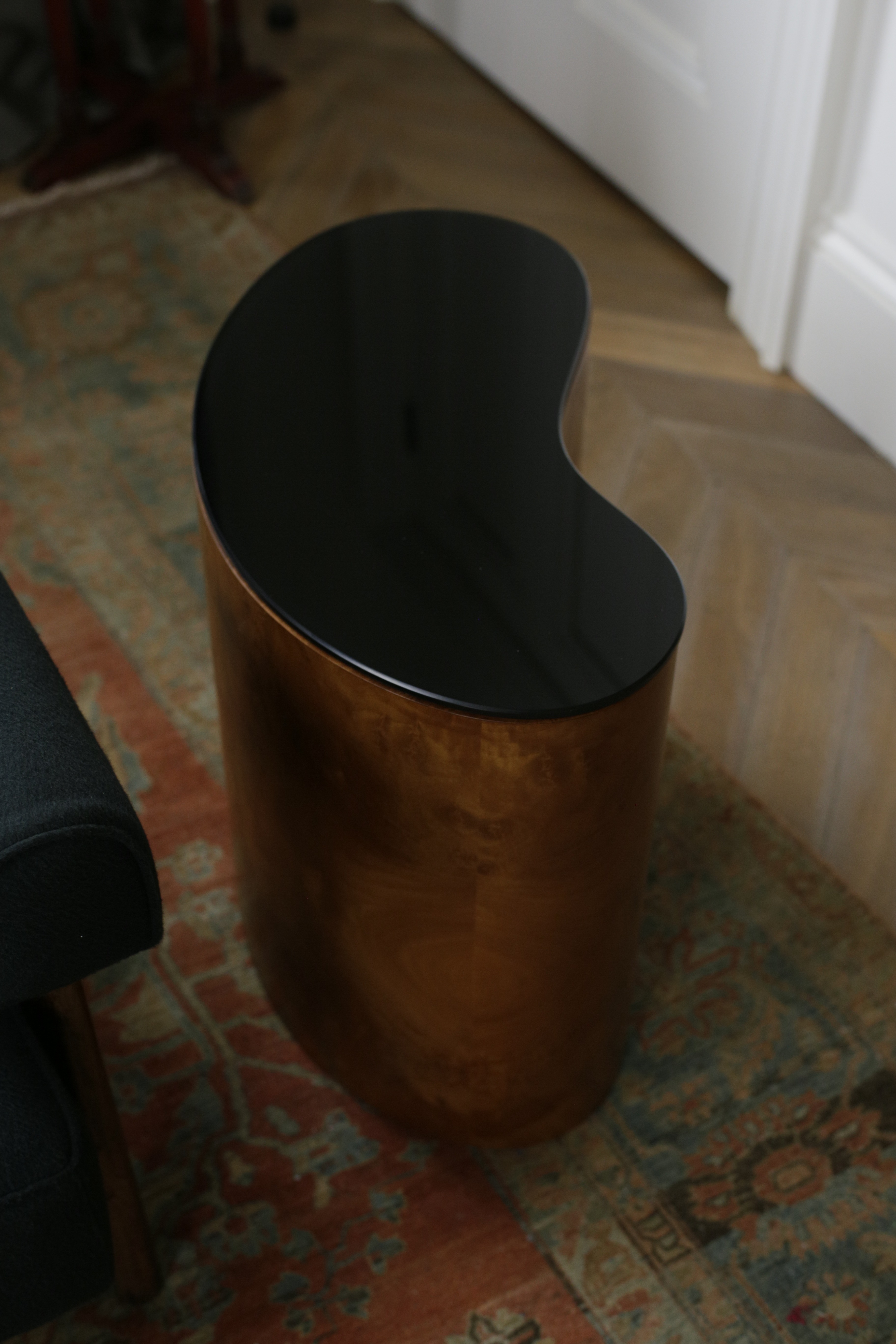Mise En Scène by Tatjana von Stein, made of Wood  and Lacquered Glass, Walnut Burlwood version, picture 3