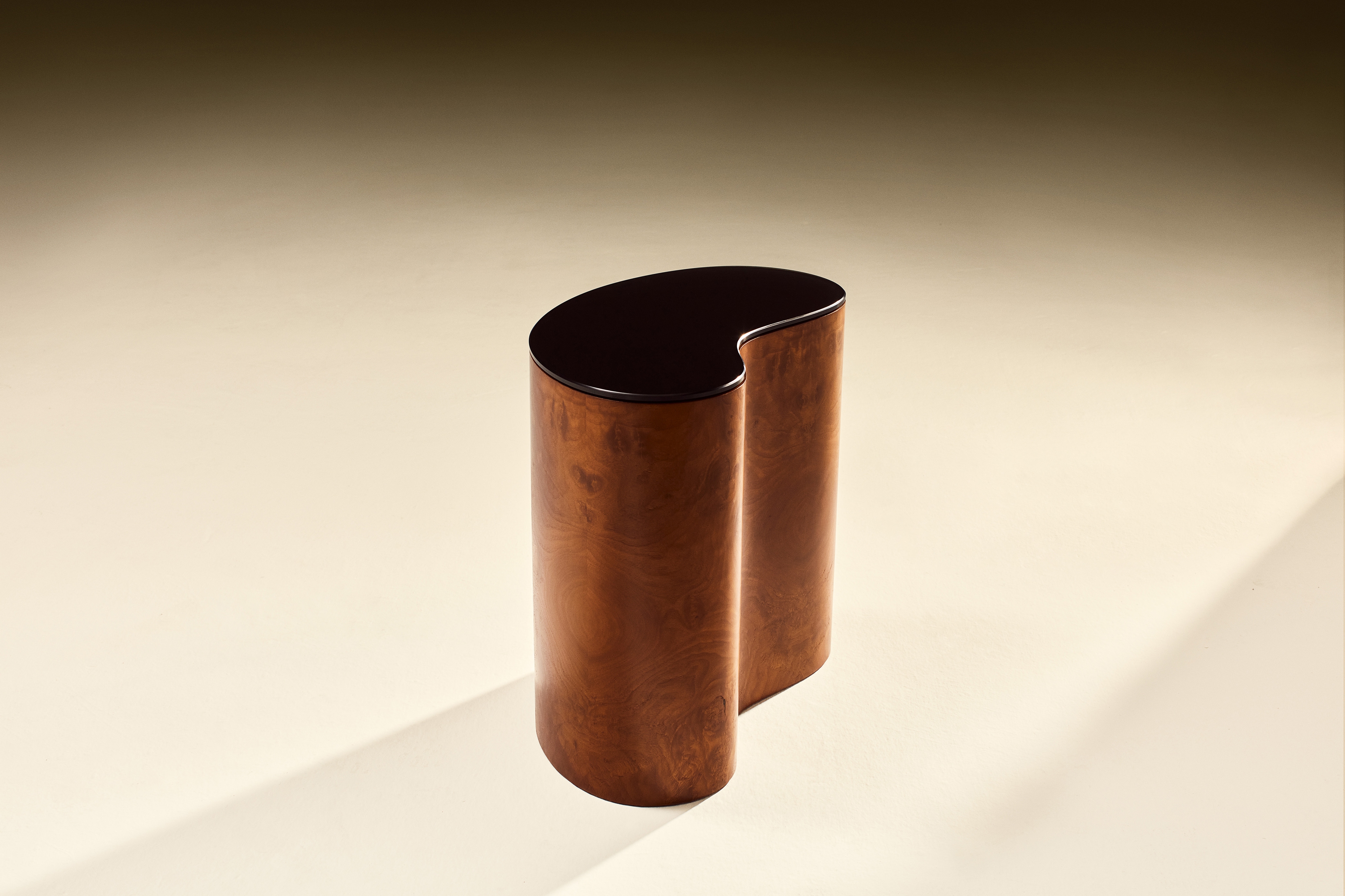 Mise En Scène by Tatjana von Stein, made of Wood  and Lacquered Glass, Walnut Burlwood version, picture 2