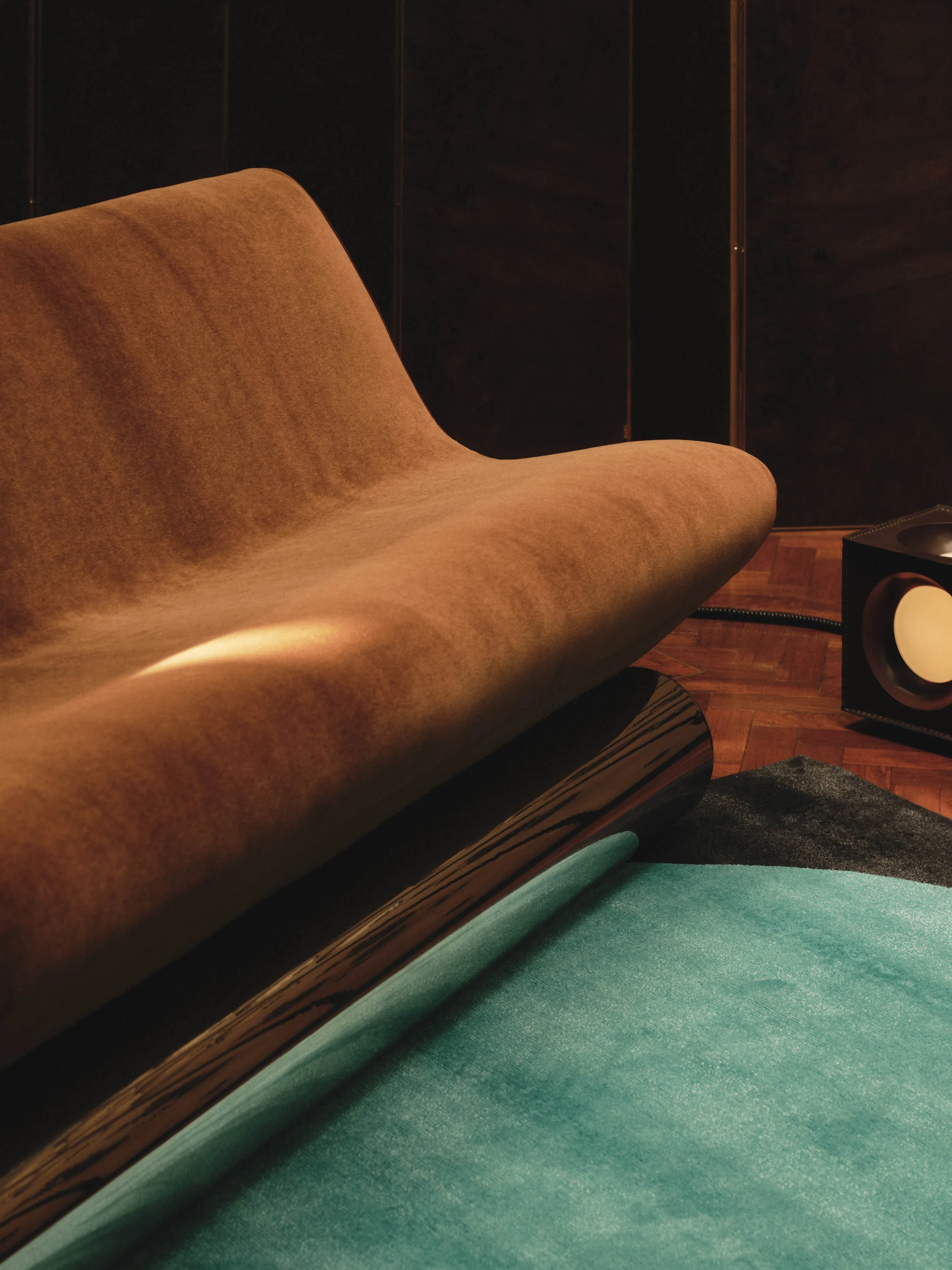 Vanguard Sofa, Studio Brocky 06