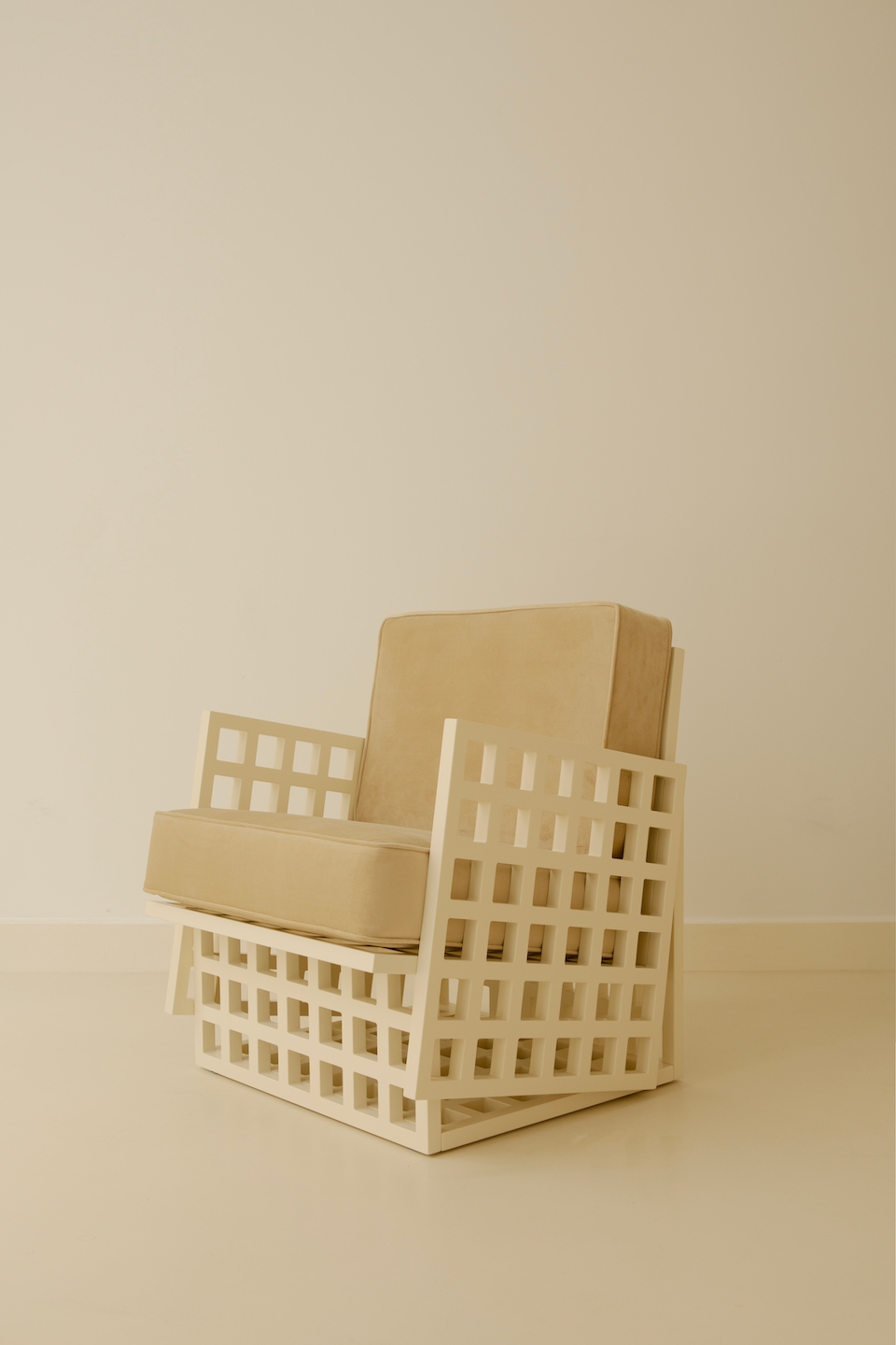 Armchair, Trama, Haddou-Dufourcq 03