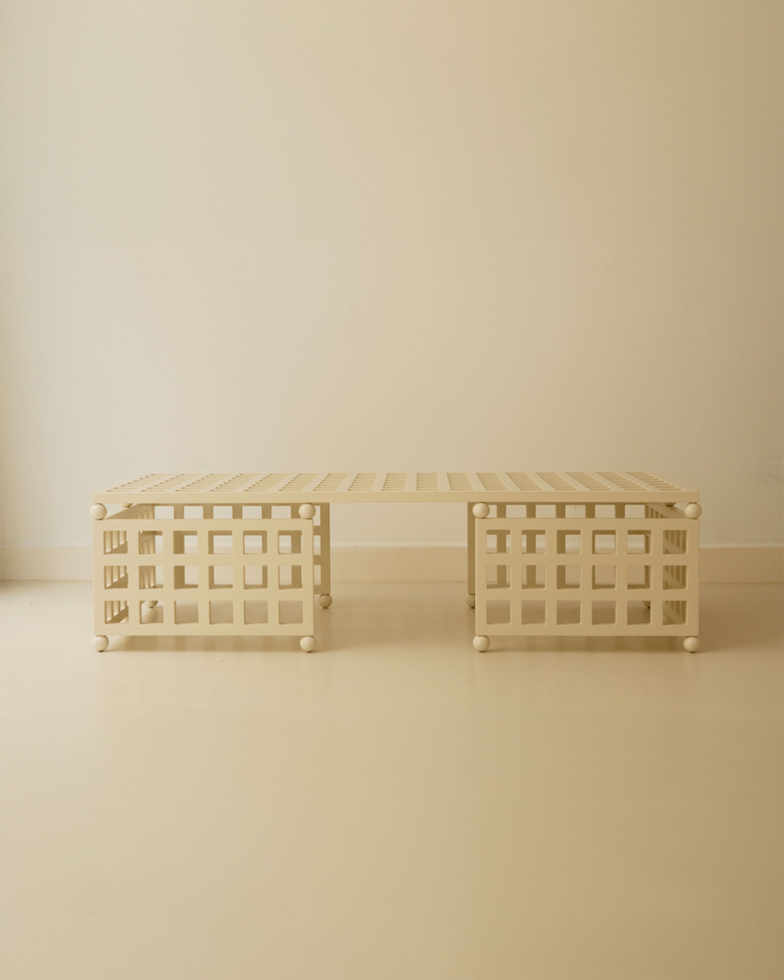 Coffee Table, Trama, Haddou-Dufourq 06